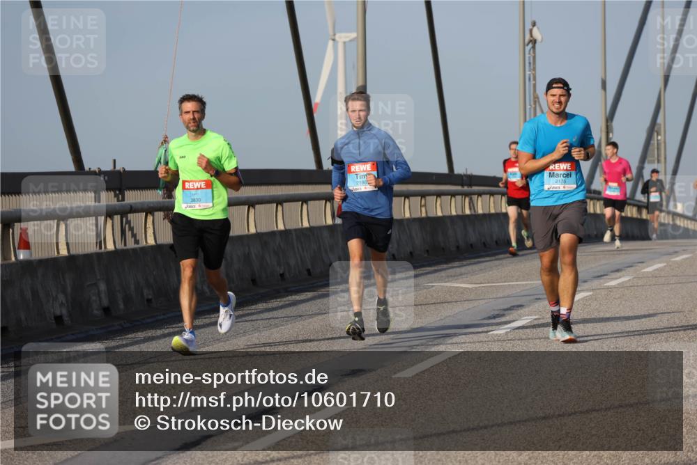03.10.2026 - Köhlbrandbrückenlauf Strokosch-Dieckow http://msf.ph/oto/10601710 03.10.2026 09:37:10 Position 2 2186, 3830, 2175 meine-sportfotos.de