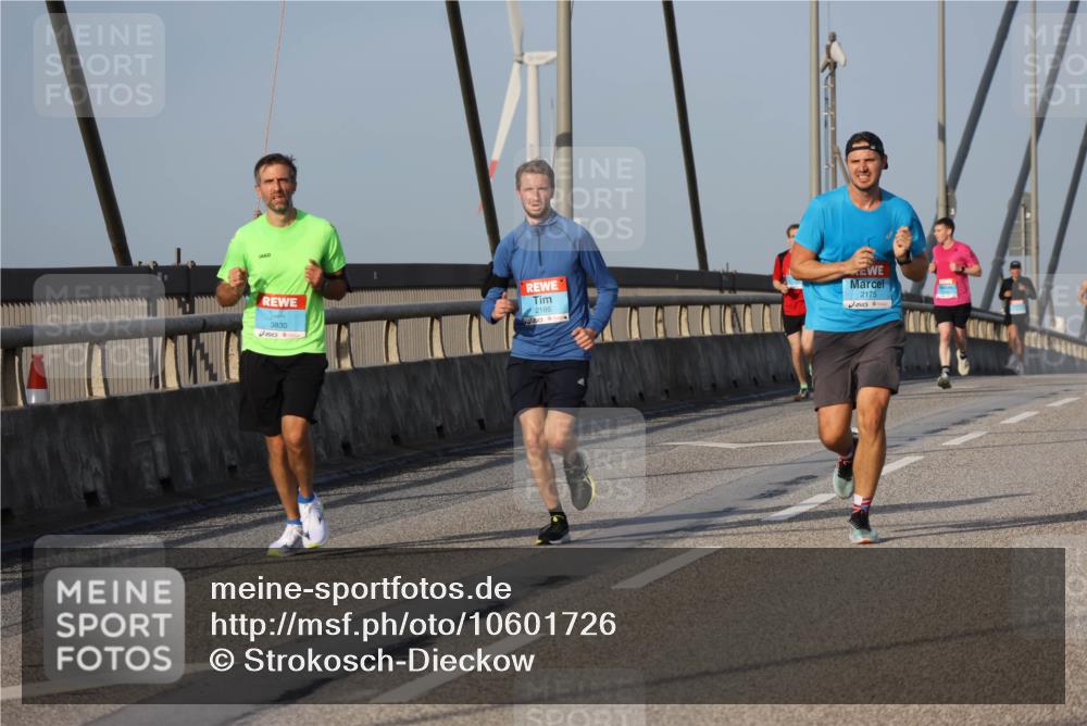 03.10.2026 - Köhlbrandbrückenlauf Strokosch-Dieckow http://msf.ph/oto/10601726 03.10.2026 09:37:10 Position 2 3830, 2186, 2175 meine-sportfotos.de