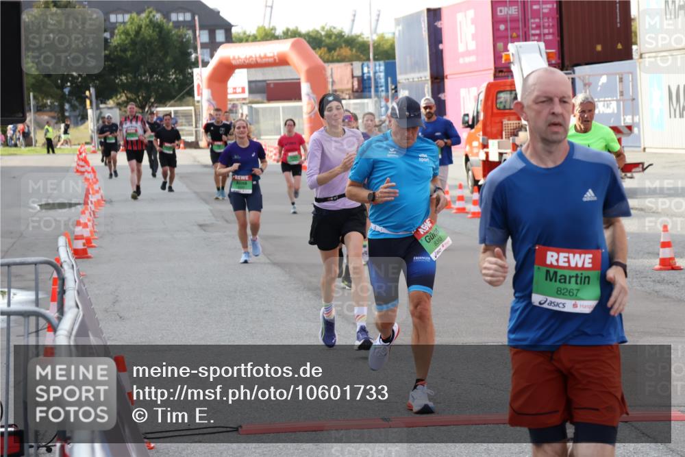 03.10.2026 - Köhlbrandbrückenlauf Tim E. http://msf.ph/oto/10601733 03.10.2026 16:08:32 Ziel 7307, 8066, 8267, 8353, 8369, 8398, 8516, 8771, 8795, 8832, 9796 meine-sportfotos.de