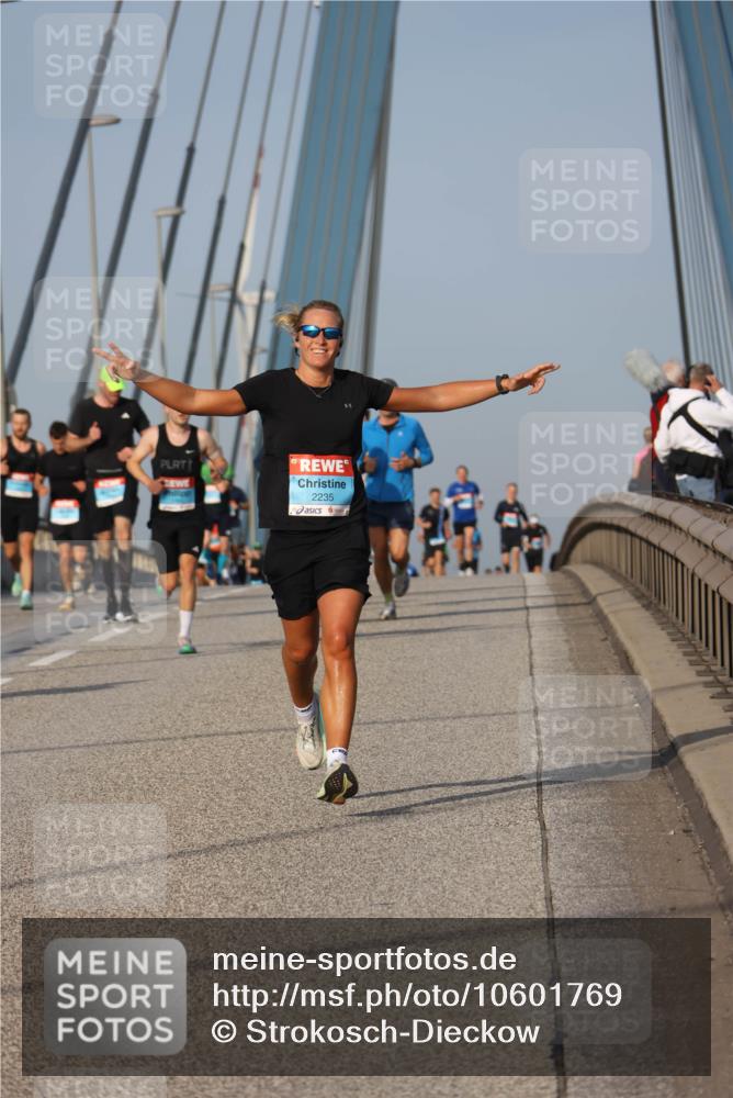 03.10.2026 - Köhlbrandbrückenlauf Strokosch-Dieckow http://msf.ph/oto/10601769 03.10.2026 09:37:20 Position 2 2235 meine-sportfotos.de