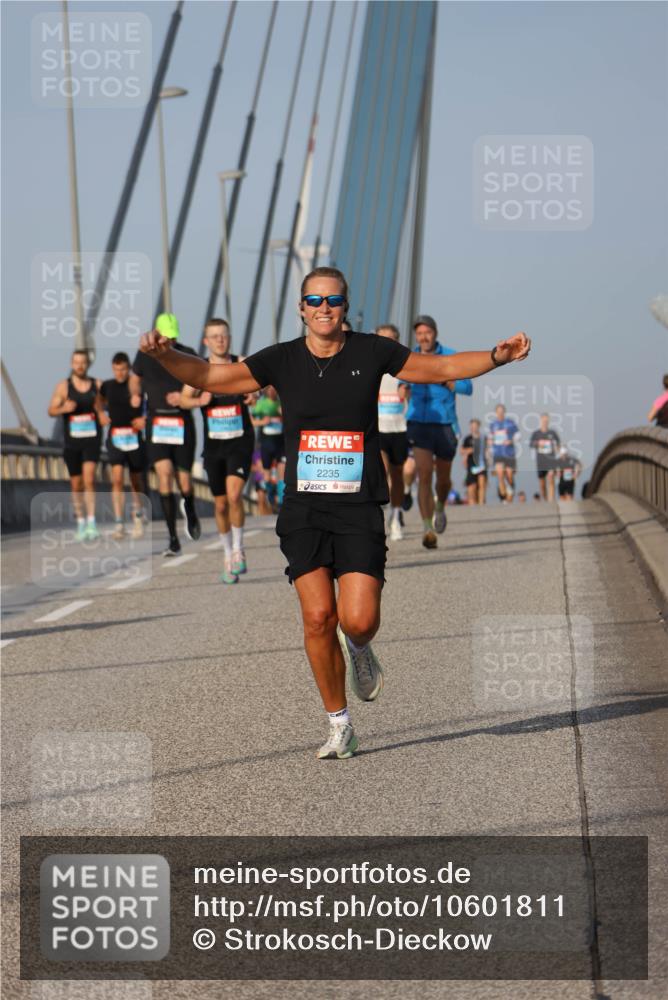 03.10.2026 - Köhlbrandbrückenlauf Strokosch-Dieckow http://msf.ph/oto/10601811 03.10.2026 09:37:21 Position 2 2235 meine-sportfotos.de