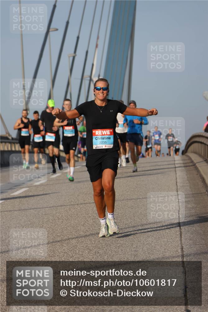 03.10.2026 - Köhlbrandbrückenlauf Strokosch-Dieckow http://msf.ph/oto/10601817 03.10.2026 09:37:21 Position 2 2235 meine-sportfotos.de