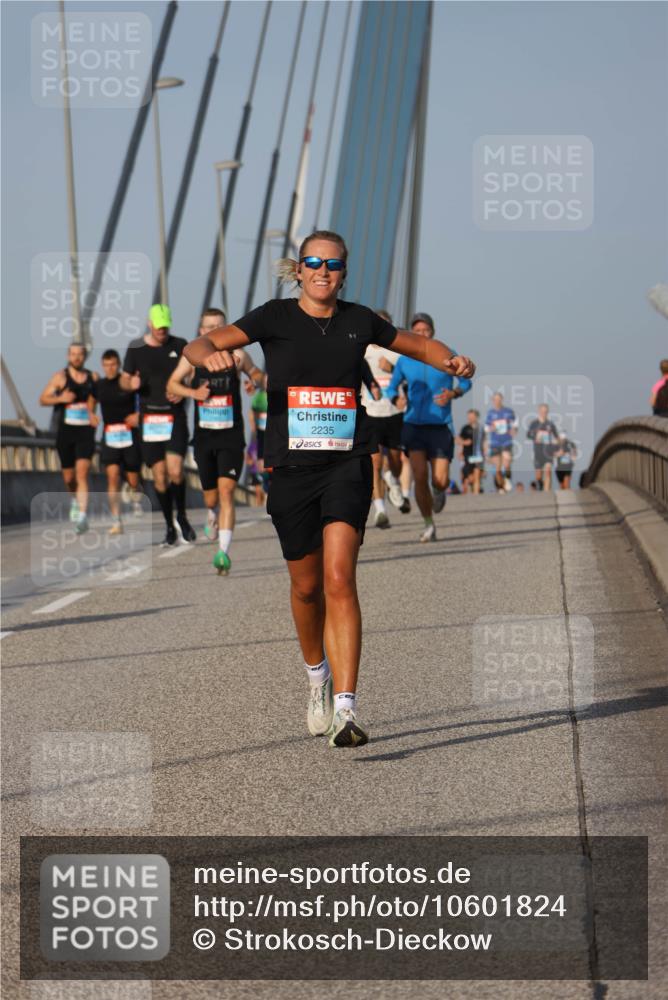 03.10.2026 - Köhlbrandbrückenlauf Strokosch-Dieckow http://msf.ph/oto/10601824 03.10.2026 09:37:21 Position 2 2235 meine-sportfotos.de