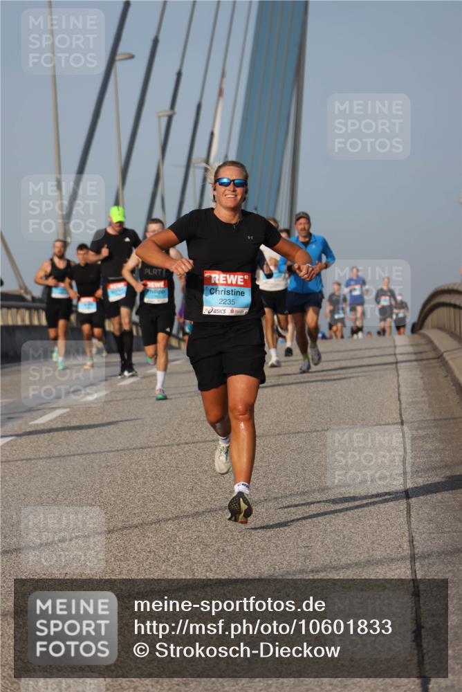 03.10.2026 - Köhlbrandbrückenlauf Strokosch-Dieckow http://msf.ph/oto/10601833 03.10.2026 09:37:21 Position 2 2235 meine-sportfotos.de