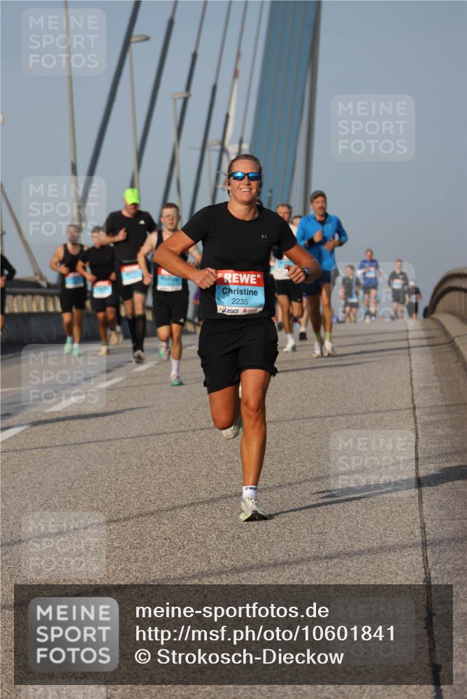 03.10.2026 - Köhlbrandbrückenlauf Strokosch-Dieckow http://msf.ph/oto/10601841 03.10.2026 09:37:21 Position 2 2235 meine-sportfotos.de