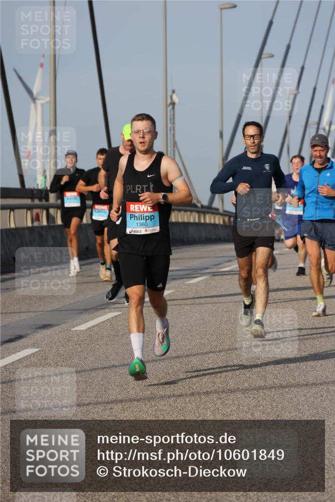 03.10.2026 - Köhlbrandbrückenlauf Strokosch-Dieckow http://msf.ph/oto/10601849 03.10.2026 09:37:27 Position 2 1360 meine-sportfotos.de
