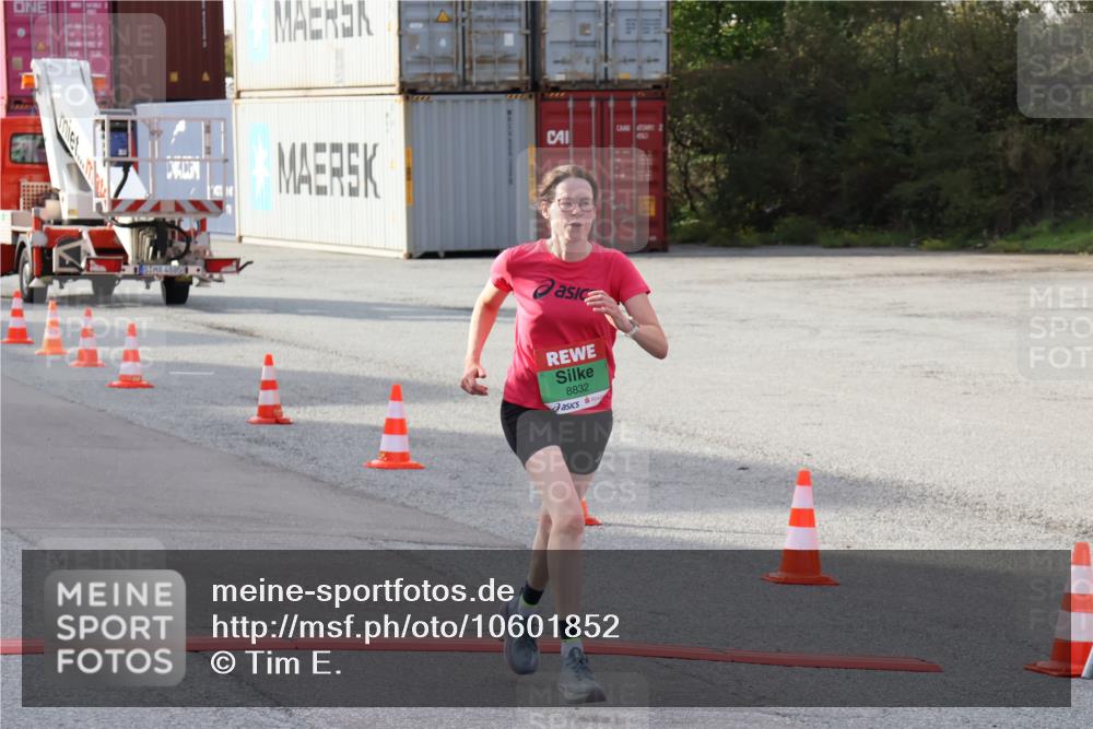 03.10.2026 - Köhlbrandbrückenlauf Tim E. http://msf.ph/oto/10601852 03.10.2026 16:08:41 Ziel 7642, 7766, 7910, 8157, 8369, 8398, 8624, 8771, 8795, 8832 meine-sportfotos.de