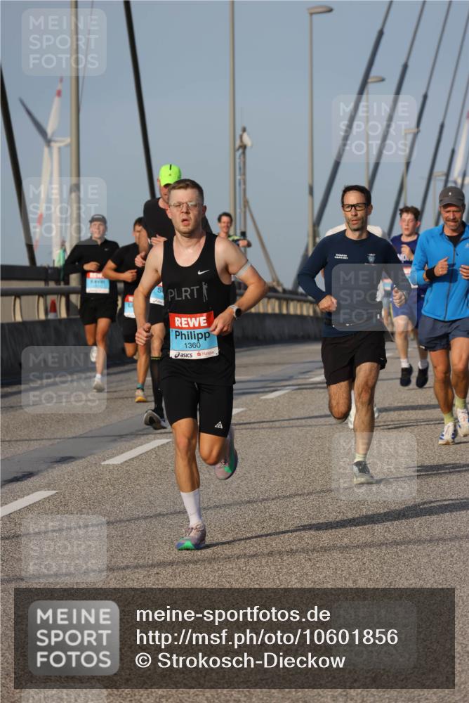 03.10.2026 - Köhlbrandbrückenlauf Strokosch-Dieckow http://msf.ph/oto/10601856 03.10.2026 09:37:27 Position 2 1360 meine-sportfotos.de