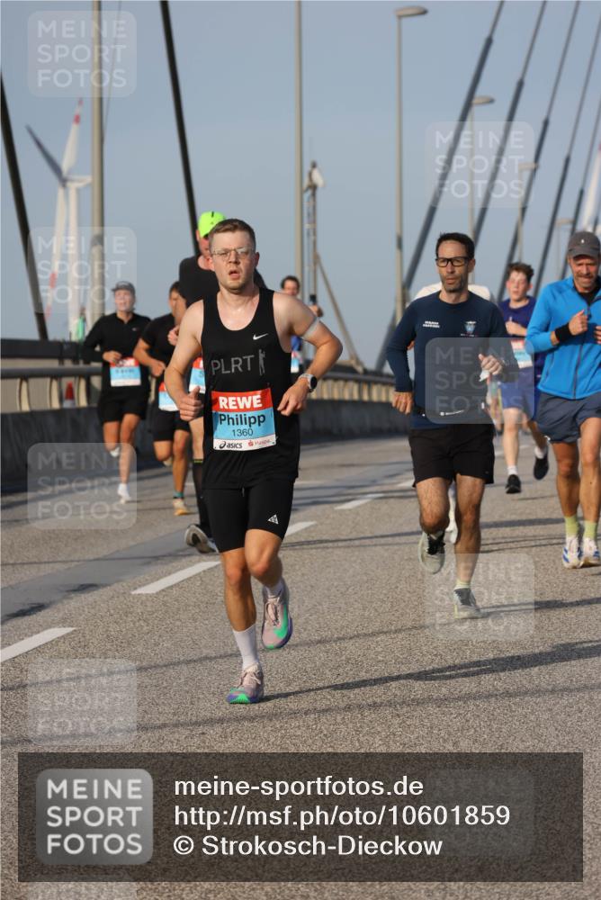 03.10.2026 - Köhlbrandbrückenlauf Strokosch-Dieckow http://msf.ph/oto/10601859 03.10.2026 09:37:28 Position 2 1360 meine-sportfotos.de