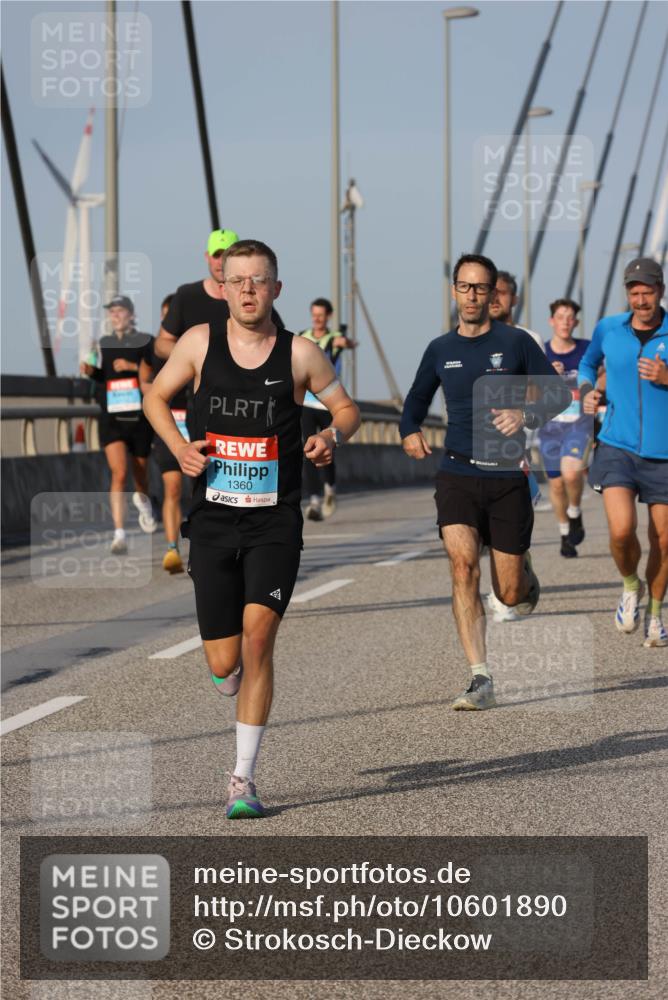 03.10.2026 - Köhlbrandbrückenlauf Strokosch-Dieckow http://msf.ph/oto/10601890 03.10.2026 09:37:28 Position 2 1360 meine-sportfotos.de