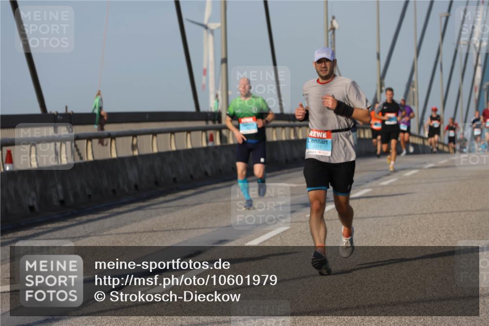 03.10.2026 - Köhlbrandbrückenlauf Strokosch-Dieckow http://msf.ph/oto/10601979 03.10.2026 09:37:36 Position 2 2317 meine-sportfotos.de