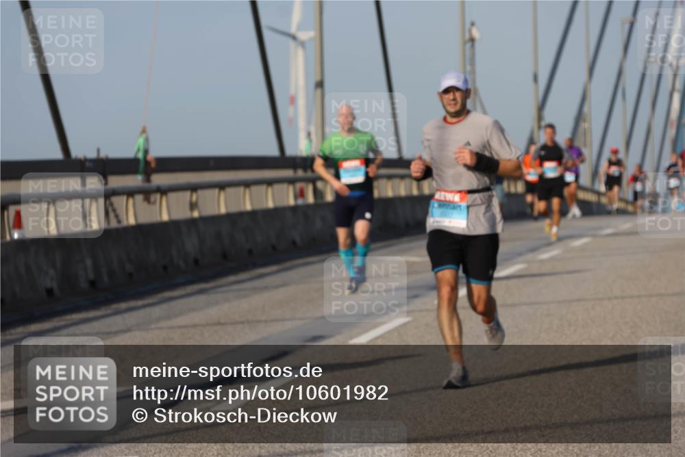03.10.2026 - Köhlbrandbrückenlauf Strokosch-Dieckow http://msf.ph/oto/10601982 03.10.2026 09:37:36 Position 2  meine-sportfotos.de