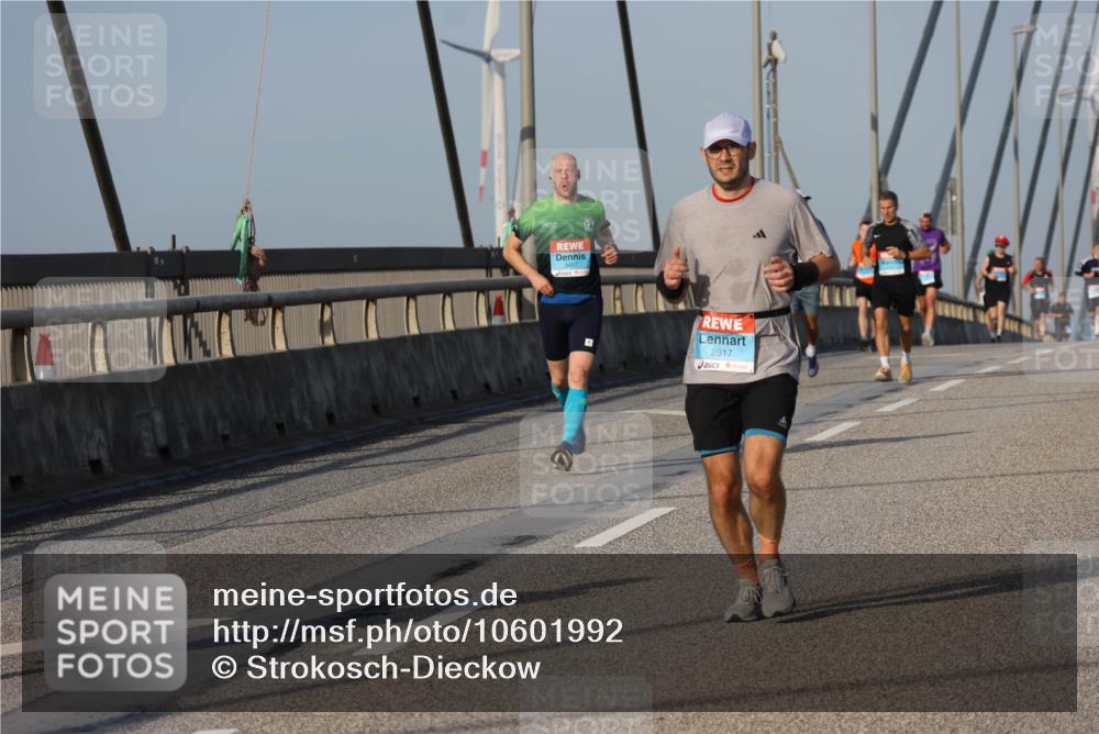 03.10.2026 - Köhlbrandbrückenlauf Strokosch-Dieckow http://msf.ph/oto/10601992 03.10.2026 09:37:36 Position 2 2317 meine-sportfotos.de