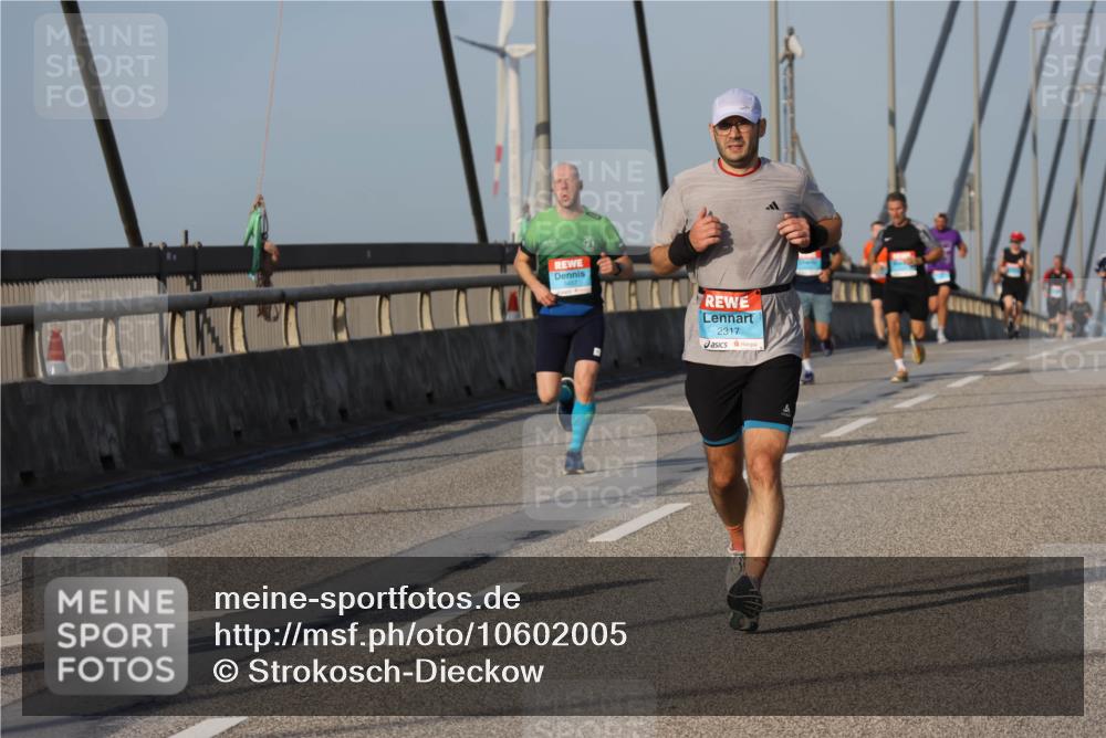 03.10.2026 - Köhlbrandbrückenlauf Strokosch-Dieckow http://msf.ph/oto/10602005 03.10.2026 09:37:36 Position 2 2317 meine-sportfotos.de