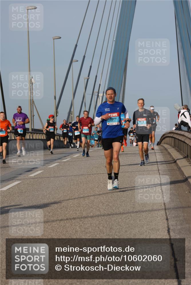 03.10.2026 - Köhlbrandbrückenlauf Strokosch-Dieckow http://msf.ph/oto/10602060 03.10.2026 09:37:46 Position 2 515, 1644 meine-sportfotos.de