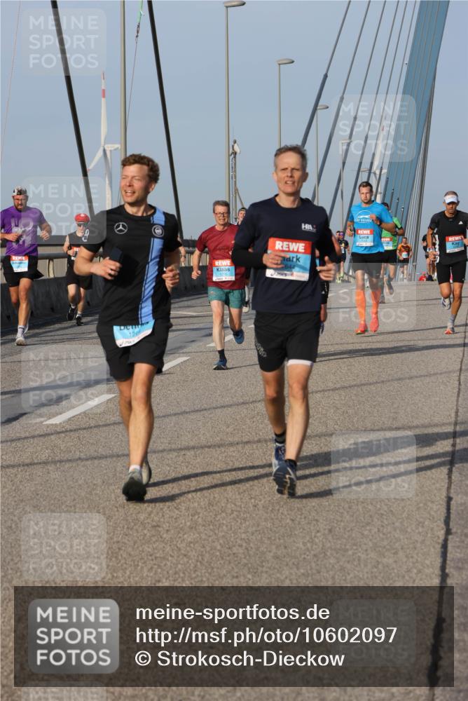 03.10.2026 - Köhlbrandbrückenlauf Strokosch-Dieckow http://msf.ph/oto/10602097 03.10.2026 09:37:51 Position 2 1, 1002 meine-sportfotos.de