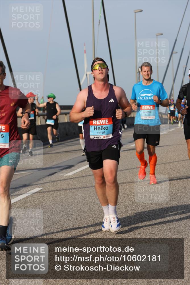 03.10.2026 - Köhlbrandbrückenlauf Strokosch-Dieckow http://msf.ph/oto/10602181 03.10.2026 09:37:56 Position 2 5, 2216, 1522 meine-sportfotos.de
