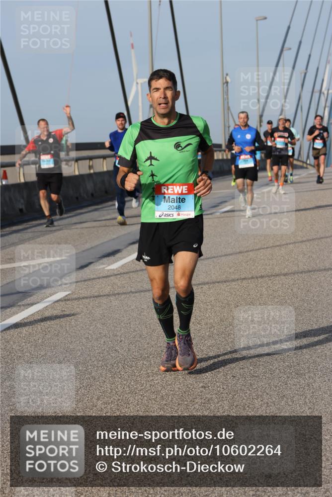 03.10.2026 - Köhlbrandbrückenlauf Strokosch-Dieckow http://msf.ph/oto/10602264 03.10.2026 09:38:02 Position 2 2048 meine-sportfotos.de
