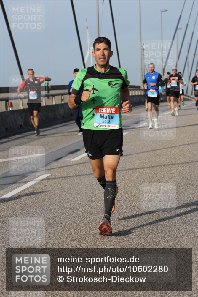 03.10.2026 - Köhlbrandbrückenlauf Strokosch-Dieckow http://msf.ph/oto/10602280 03.10.2026 09:38:02 Position 2 2048 meine-sportfotos.de