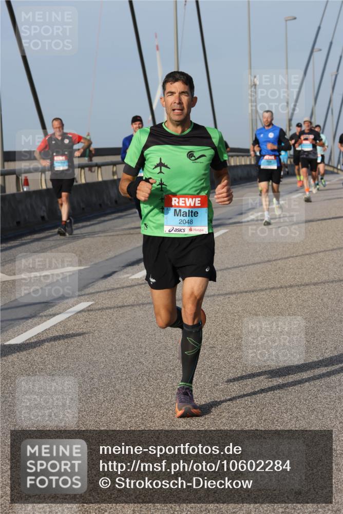 03.10.2026 - Köhlbrandbrückenlauf Strokosch-Dieckow http://msf.ph/oto/10602284 03.10.2026 09:38:02 Position 2 2048 meine-sportfotos.de