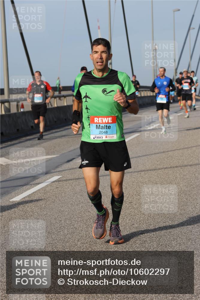 03.10.2026 - Köhlbrandbrückenlauf Strokosch-Dieckow http://msf.ph/oto/10602297 03.10.2026 09:38:02 Position 2 2048 meine-sportfotos.de