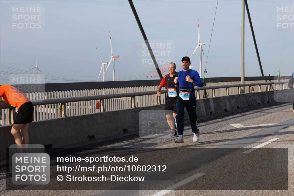 03.10.2026 - Köhlbrandbrückenlauf Strokosch-Dieckow http://msf.ph/oto/10602312 03.10.2026 09:38:06 Position 2 1327 meine-sportfotos.de