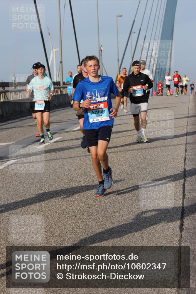 03.10.2026 - Köhlbrandbrückenlauf Strokosch-Dieckow http://msf.ph/oto/10602347 03.10.2026 09:38:10 Position 2 1854, 099 meine-sportfotos.de