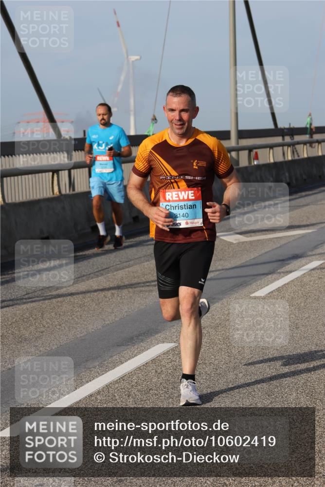 03.10.2026 - Köhlbrandbrückenlauf Strokosch-Dieckow http://msf.ph/oto/10602419 03.10.2026 09:38:19 Position 2 2140 meine-sportfotos.de