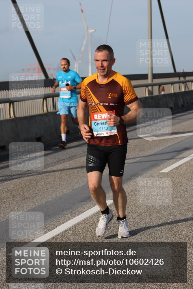 03.10.2026 - Köhlbrandbrückenlauf Strokosch-Dieckow http://msf.ph/oto/10602426 03.10.2026 09:38:19 Position 2 2140 meine-sportfotos.de