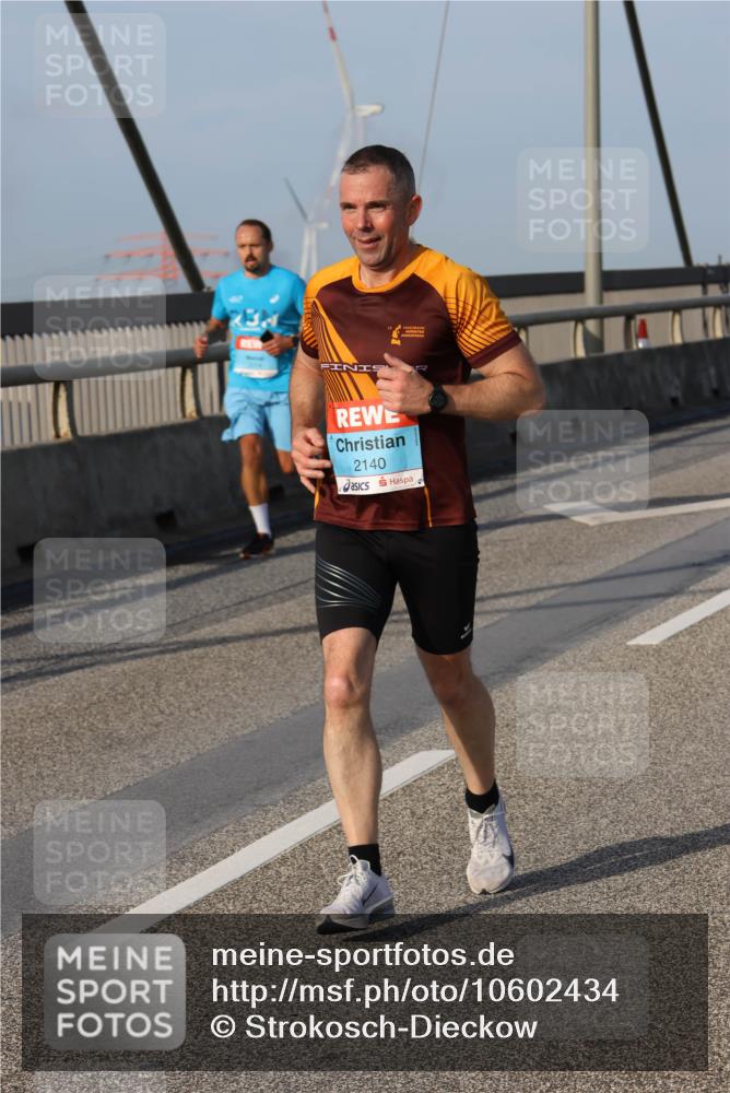 03.10.2026 - Köhlbrandbrückenlauf Strokosch-Dieckow http://msf.ph/oto/10602434 03.10.2026 09:38:19 Position 2 2140 meine-sportfotos.de