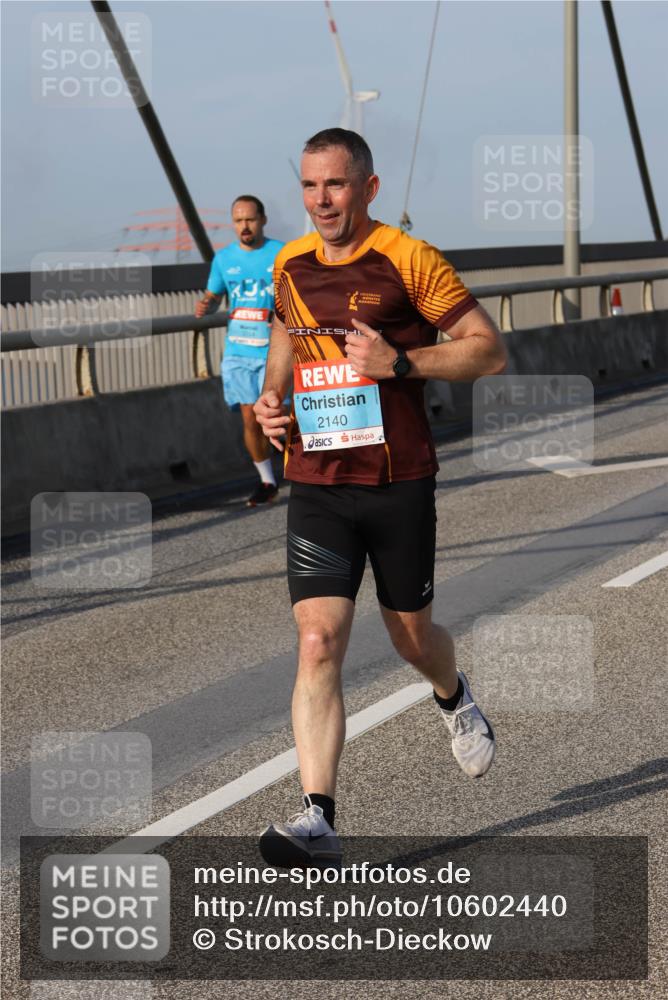 03.10.2026 - Köhlbrandbrückenlauf Strokosch-Dieckow http://msf.ph/oto/10602440 03.10.2026 09:38:19 Position 2 2140 meine-sportfotos.de