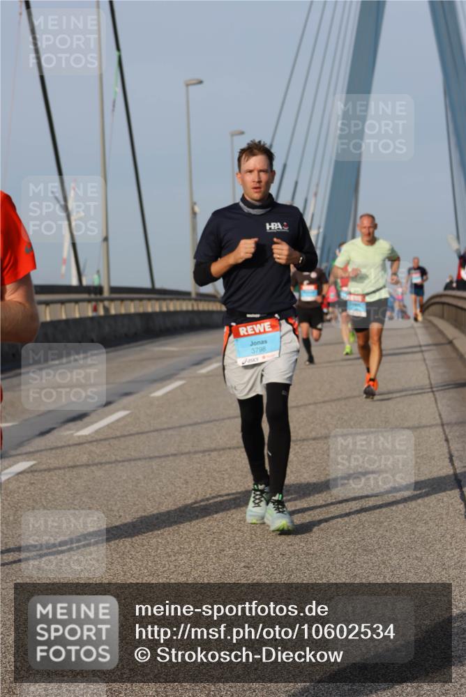 03.10.2026 - Köhlbrandbrückenlauf Strokosch-Dieckow http://msf.ph/oto/10602534 03.10.2026 09:38:28 Position 2 3798 meine-sportfotos.de