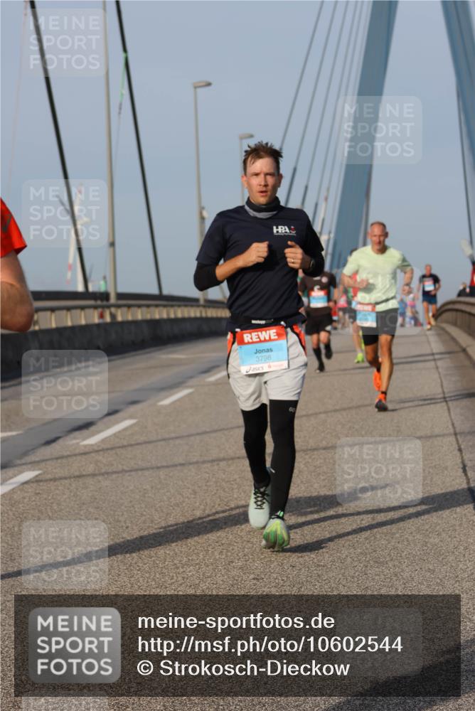 03.10.2026 - Köhlbrandbrückenlauf Strokosch-Dieckow http://msf.ph/oto/10602544 03.10.2026 09:38:28 Position 2 3798 meine-sportfotos.de