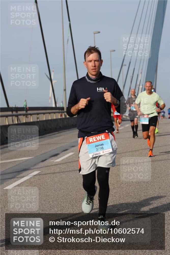 03.10.2026 - Köhlbrandbrückenlauf Strokosch-Dieckow http://msf.ph/oto/10602574 03.10.2026 09:38:29 Position 2 3798 meine-sportfotos.de
