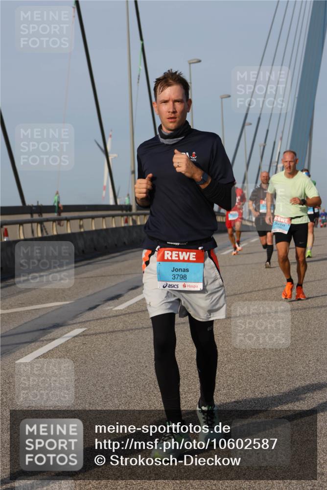 03.10.2026 - Köhlbrandbrückenlauf Strokosch-Dieckow http://msf.ph/oto/10602587 03.10.2026 09:38:29 Position 2 3798, 1196 meine-sportfotos.de