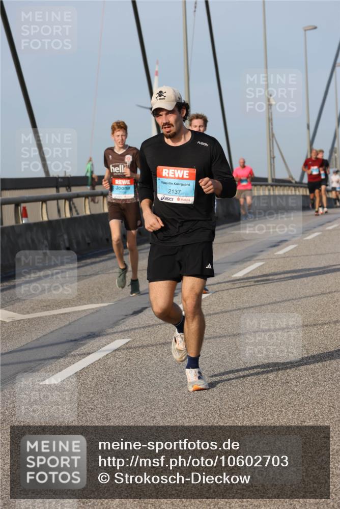 03.10.2026 - Köhlbrandbrückenlauf Strokosch-Dieckow http://msf.ph/oto/10602703 03.10.2026 09:38:39 Position 2 2137 meine-sportfotos.de