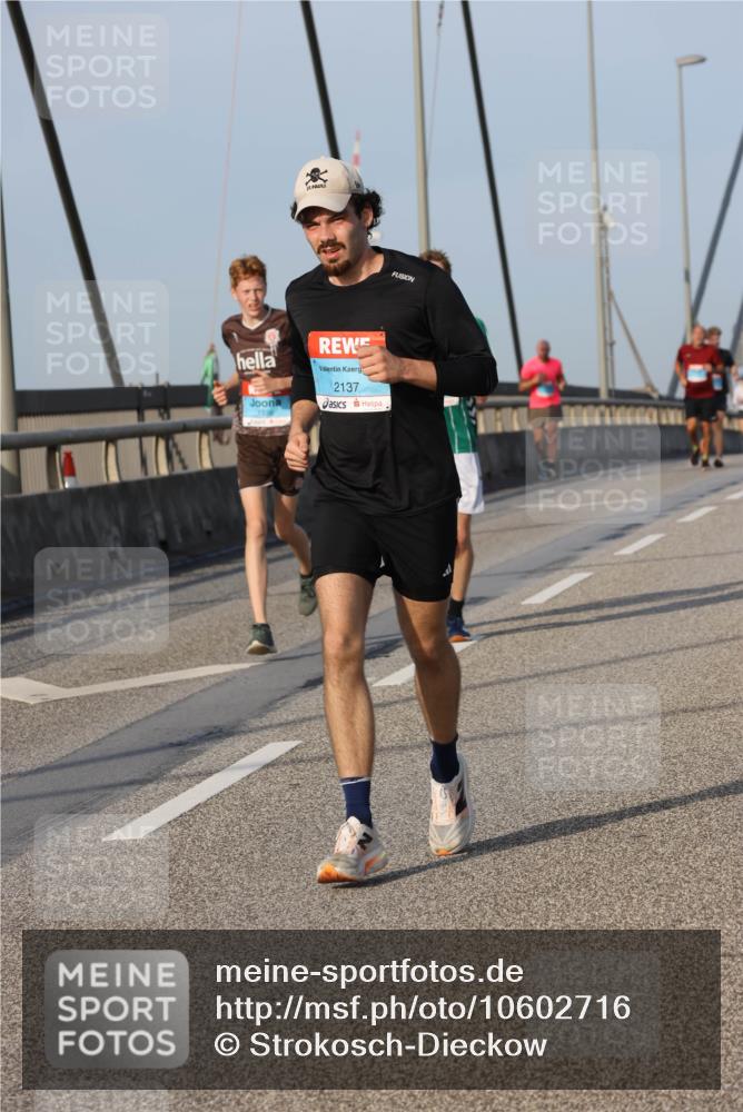 03.10.2026 - Köhlbrandbrückenlauf Strokosch-Dieckow http://msf.ph/oto/10602716 03.10.2026 09:38:39 Position 2 2137 meine-sportfotos.de