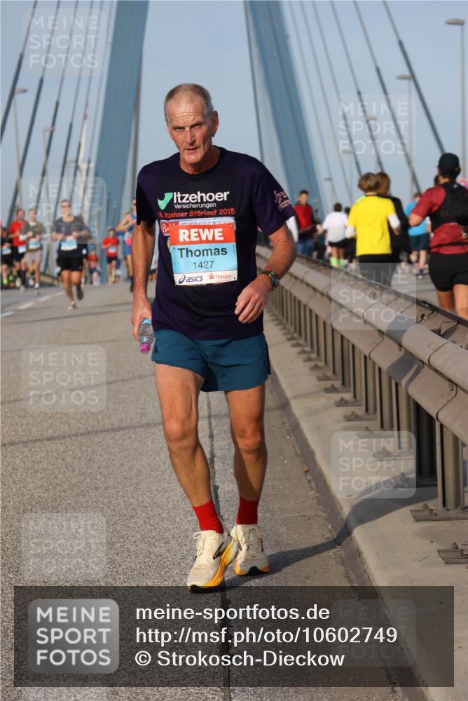 03.10.2026 - Köhlbrandbrückenlauf Strokosch-Dieckow http://msf.ph/oto/10602749 03.10.2026 09:38:45 Position 2 16, 2015, 1427 meine-sportfotos.de