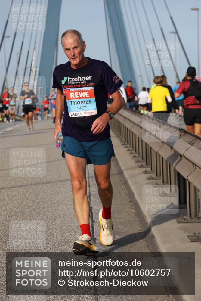03.10.2026 - Köhlbrandbrückenlauf Strokosch-Dieckow http://msf.ph/oto/10602757 03.10.2026 09:38:45 Position 2 2015, 1427 meine-sportfotos.de