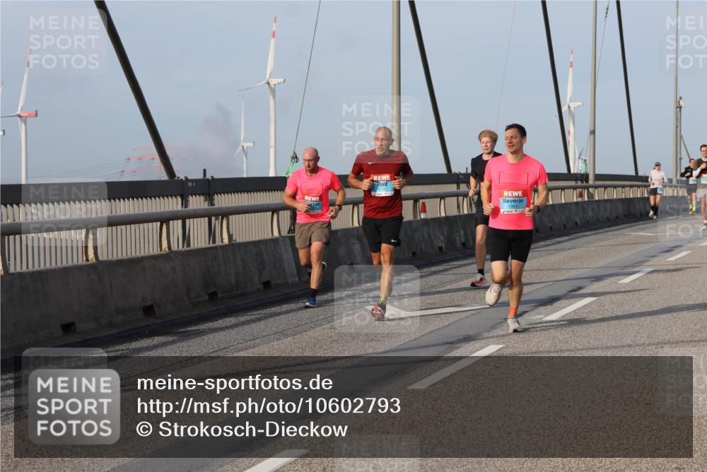 03.10.2026 - Köhlbrandbrückenlauf Strokosch-Dieckow http://msf.ph/oto/10602793 03.10.2026 09:38:50 Position 2 1941 meine-sportfotos.de