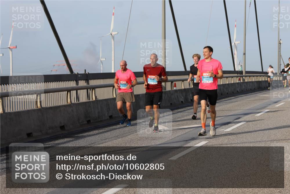 03.10.2026 - Köhlbrandbrückenlauf Strokosch-Dieckow http://msf.ph/oto/10602805 03.10.2026 09:38:50 Position 2 3, 2150, 1941 meine-sportfotos.de