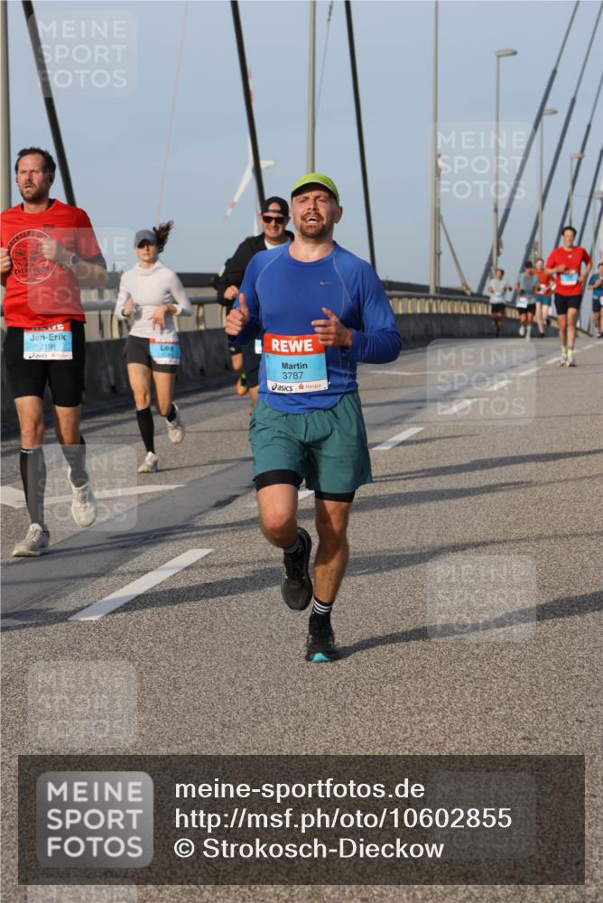 03.10.2026 - Köhlbrandbrückenlauf Strokosch-Dieckow http://msf.ph/oto/10602855 03.10.2026 09:39:01 Position 2 2198, 3787 meine-sportfotos.de