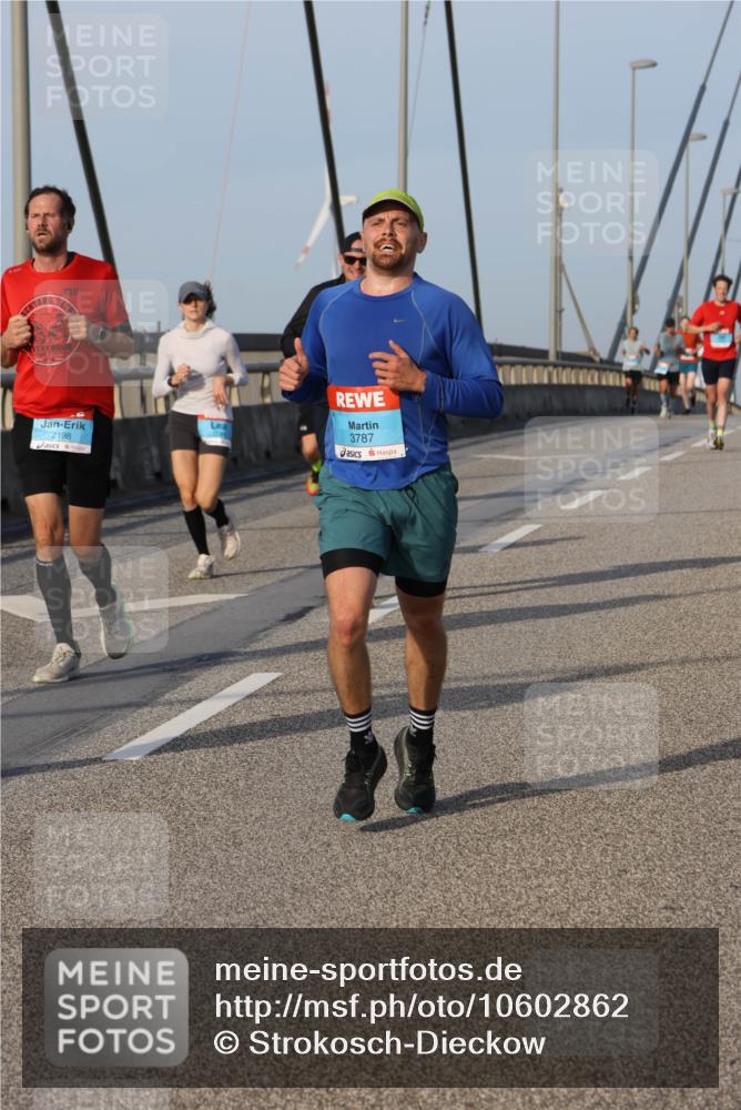03.10.2026 - Köhlbrandbrückenlauf Strokosch-Dieckow http://msf.ph/oto/10602862 03.10.2026 09:39:01 Position 2 2198, 3787 meine-sportfotos.de