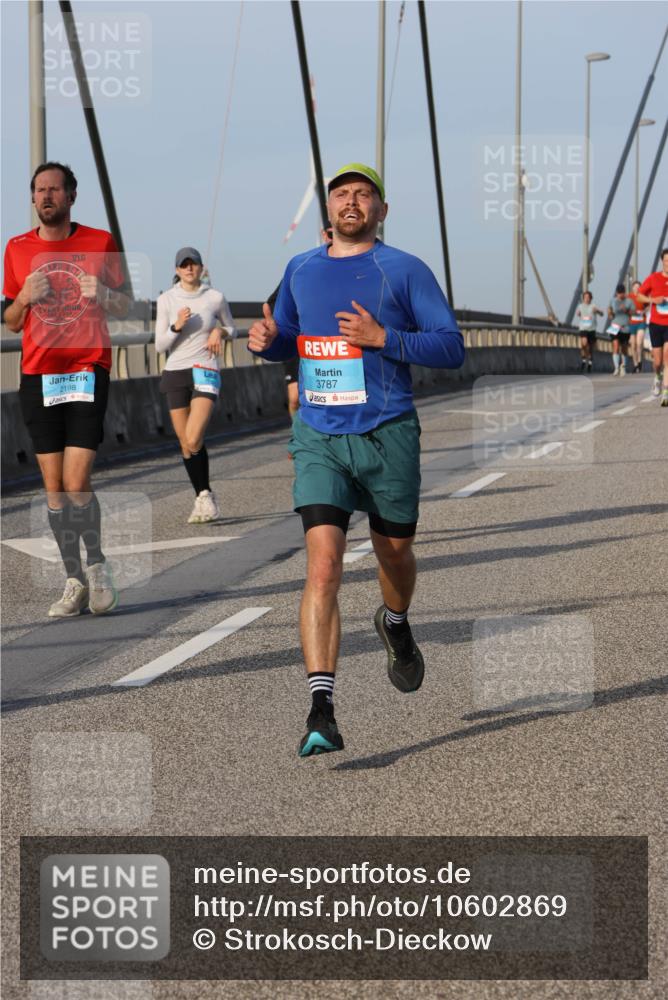 03.10.2026 - Köhlbrandbrückenlauf Strokosch-Dieckow http://msf.ph/oto/10602869 03.10.2026 09:39:01 Position 2 2198, 3787 meine-sportfotos.de