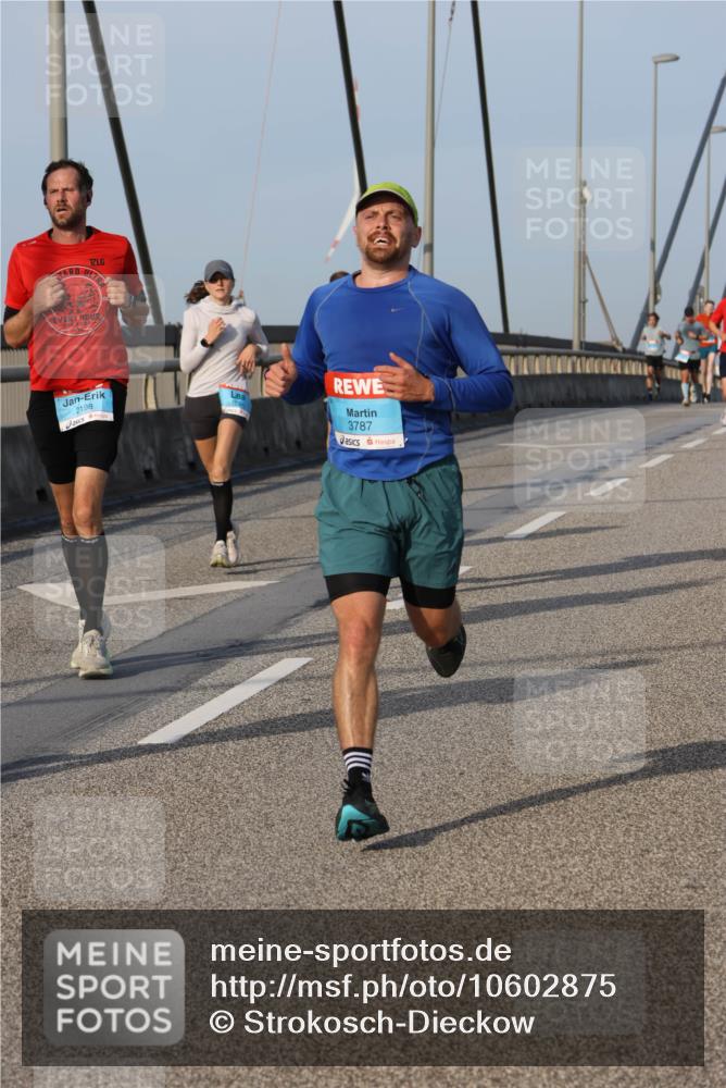 03.10.2026 - Köhlbrandbrückenlauf Strokosch-Dieckow http://msf.ph/oto/10602875 03.10.2026 09:39:01 Position 2 2198, 3787 meine-sportfotos.de