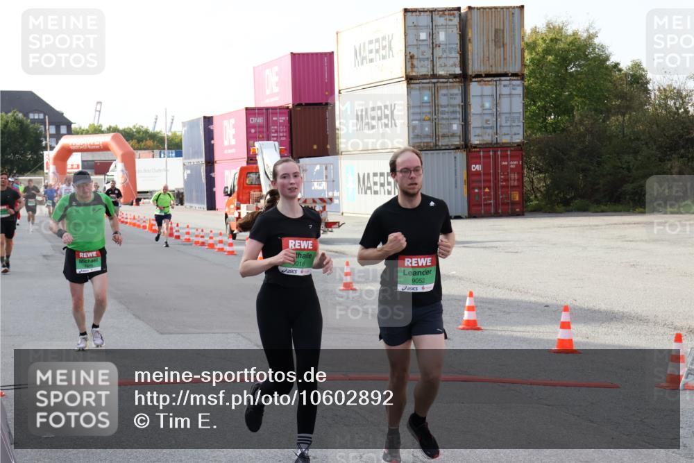 03.10.2026 - Köhlbrandbrückenlauf Tim E. http://msf.ph/oto/10602892 03.10.2026 16:10:00 Ziel 7586, 7986, 8342, 8477, 8515, 8921, 9018, 9052, 9135 meine-sportfotos.de
