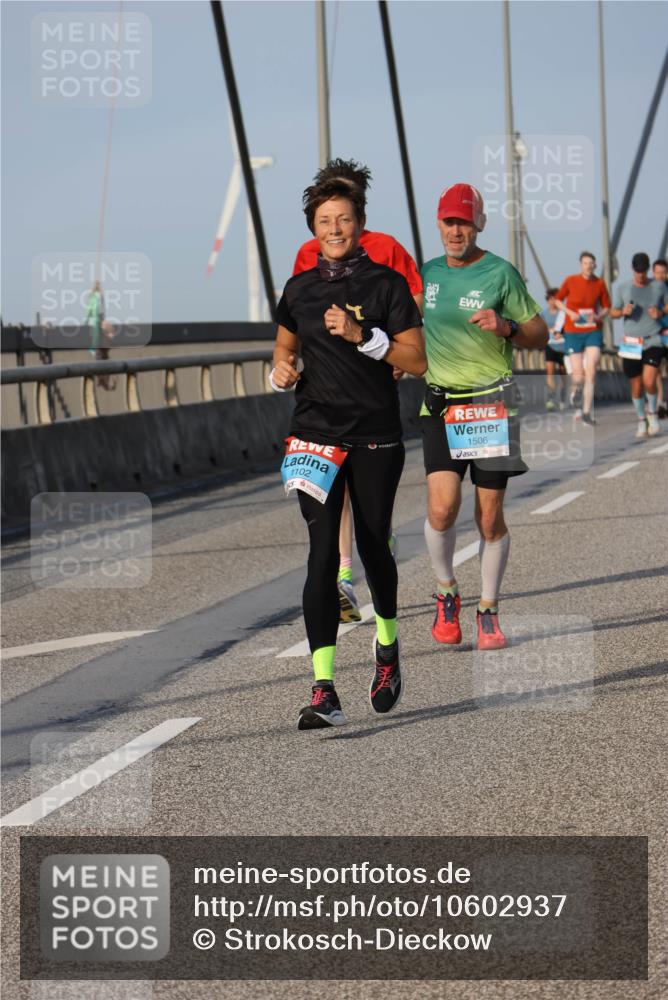 03.10.2026 - Köhlbrandbrückenlauf Strokosch-Dieckow http://msf.ph/oto/10602937 03.10.2026 09:39:08 Position 2 1102, 1506 meine-sportfotos.de