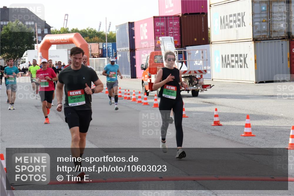 03.10.2026 - Köhlbrandbrückenlauf Tim E. http://msf.ph/oto/10603023 03.10.2026 16:10:06 Ziel 7038, 7040, 8164, 8338, 8446, 8465, 8515, 8559, 8748, 8906, 8921, 9135, 9401, 9708 meine-sportfotos.de