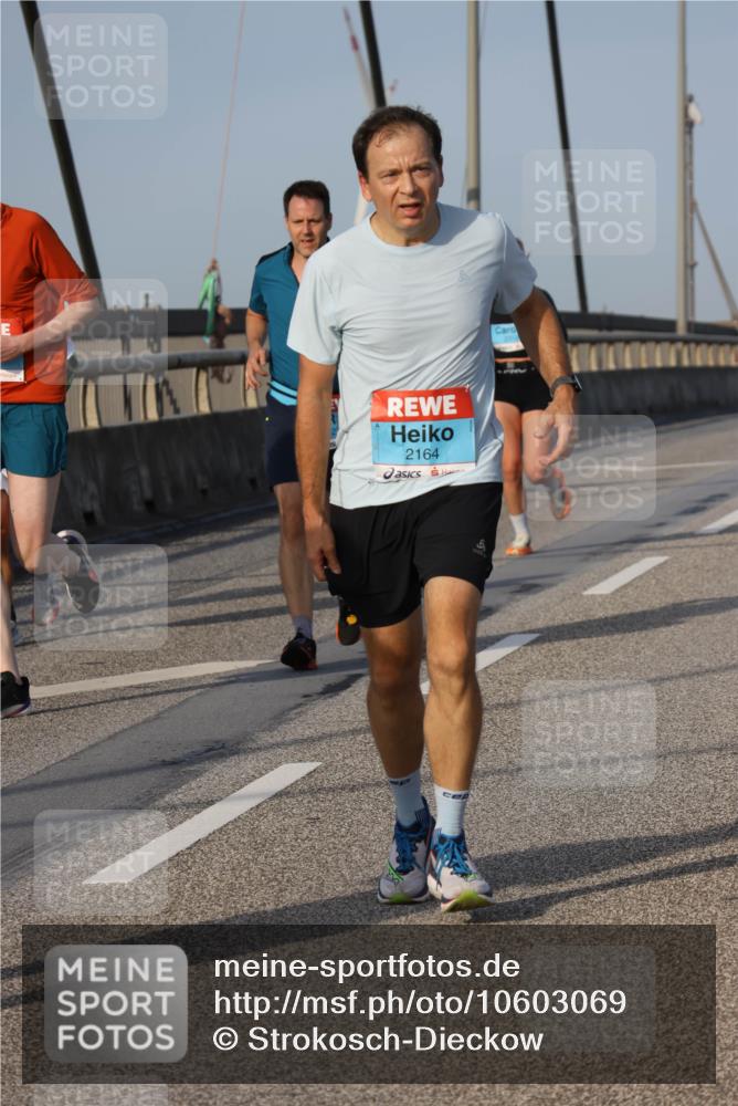 03.10.2026 - Köhlbrandbrückenlauf Strokosch-Dieckow http://msf.ph/oto/10603069 03.10.2026 09:39:19 Position 2 2164 meine-sportfotos.de
