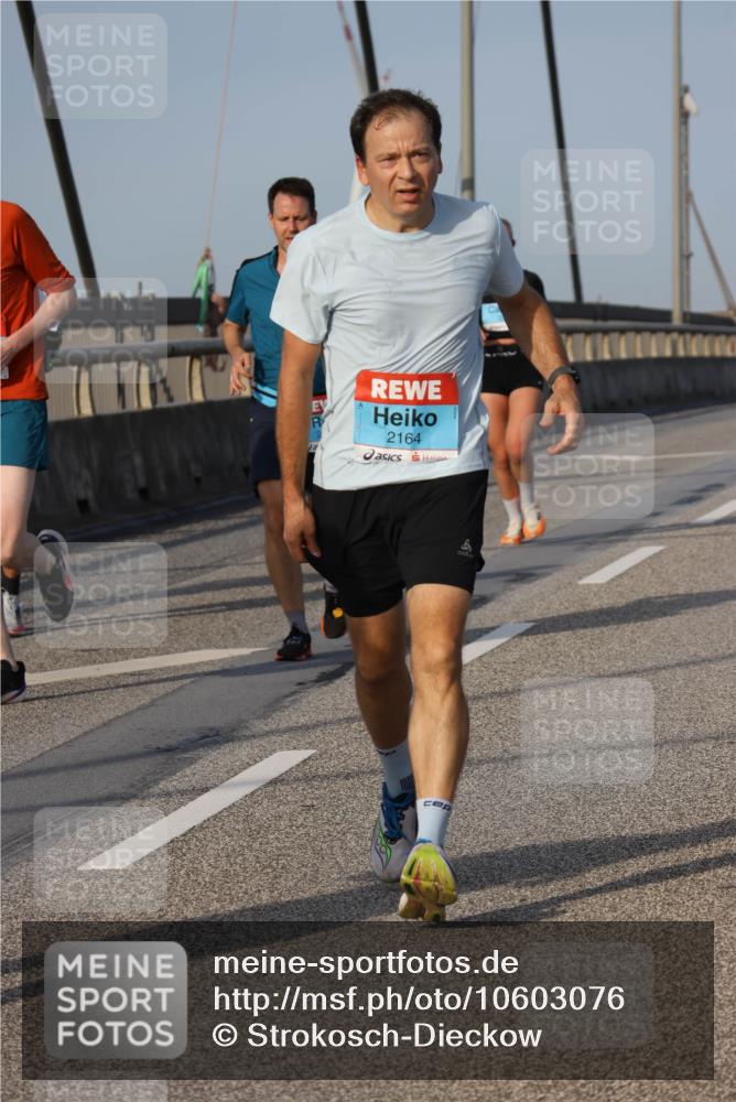 03.10.2026 - Köhlbrandbrückenlauf Strokosch-Dieckow http://msf.ph/oto/10603076 03.10.2026 09:39:20 Position 2 2164 meine-sportfotos.de
